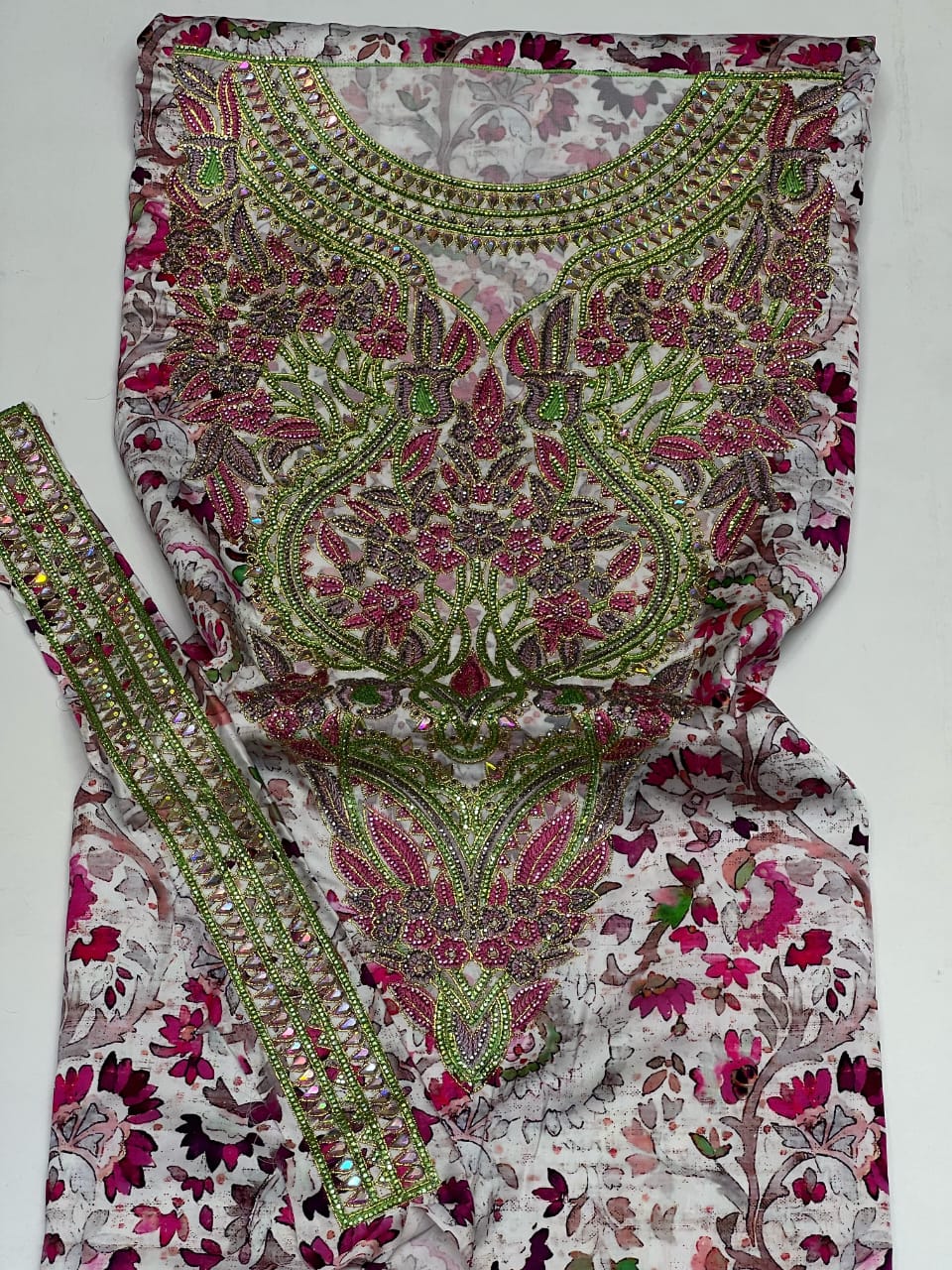 This product features contemporary Italian silk