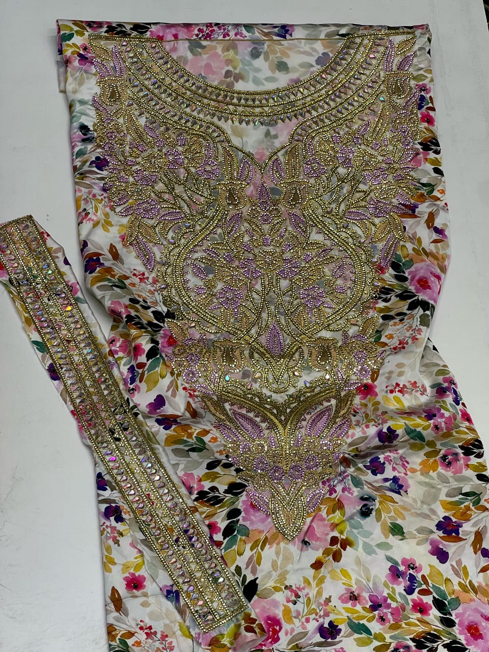 This product features contemporary Italian silk
