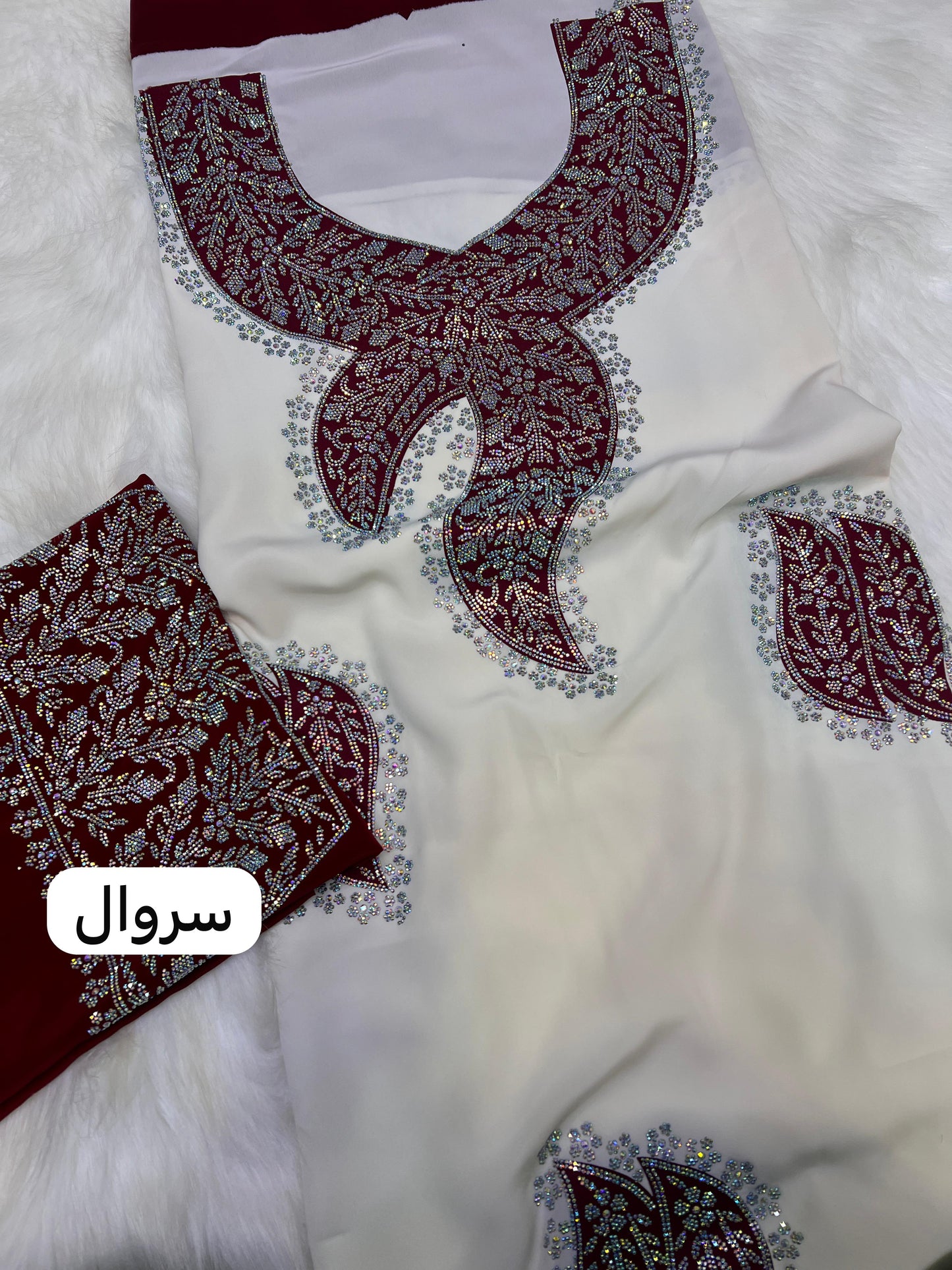 This product Silk Almas features rough diamond pieces expertly crafted to Western standards, ensuring exceptional quality and a unique artistic touch