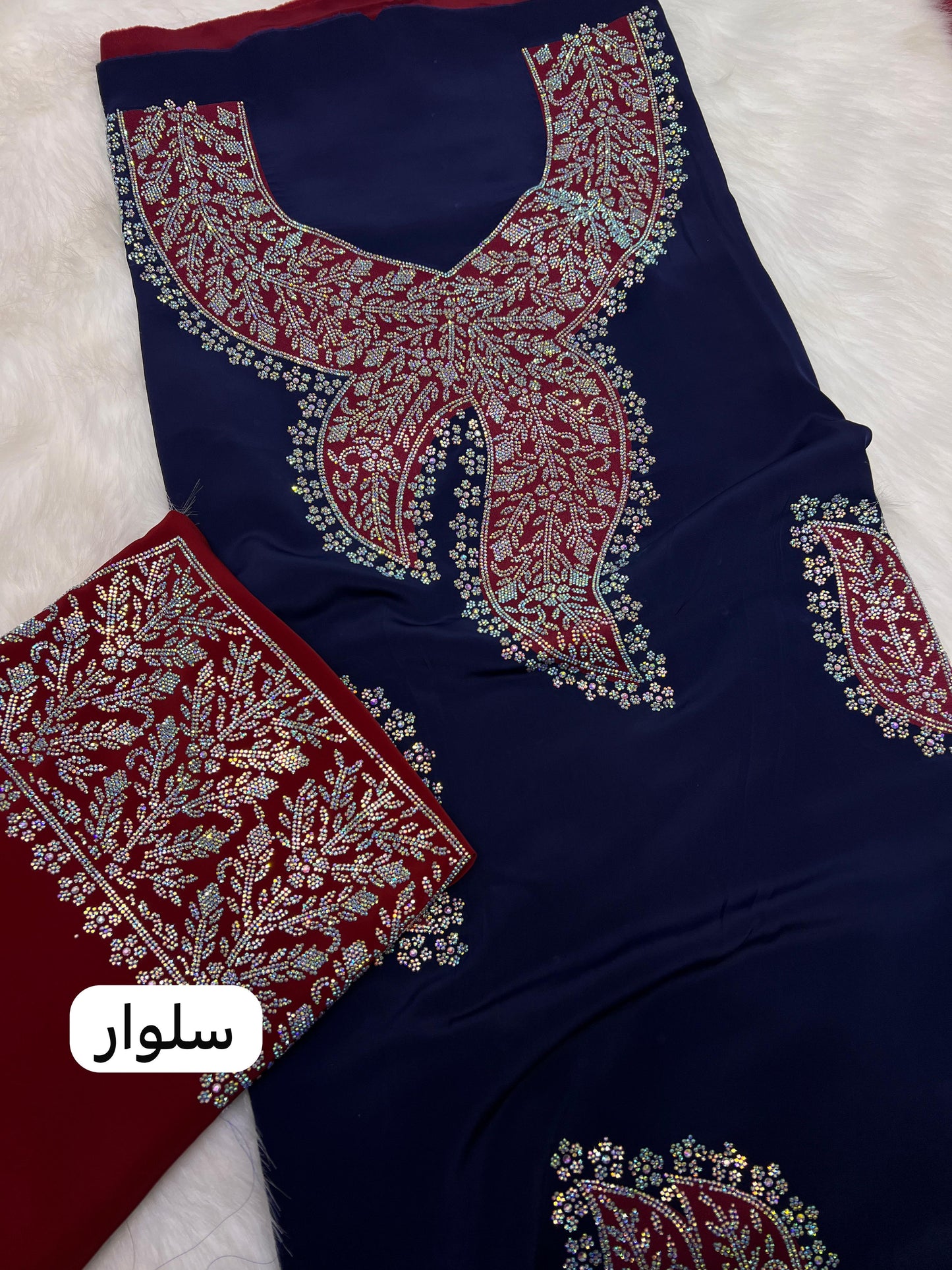 This product Silk Almas features rough diamond pieces expertly crafted to Western standards, ensuring exceptional quality and a unique artistic touch