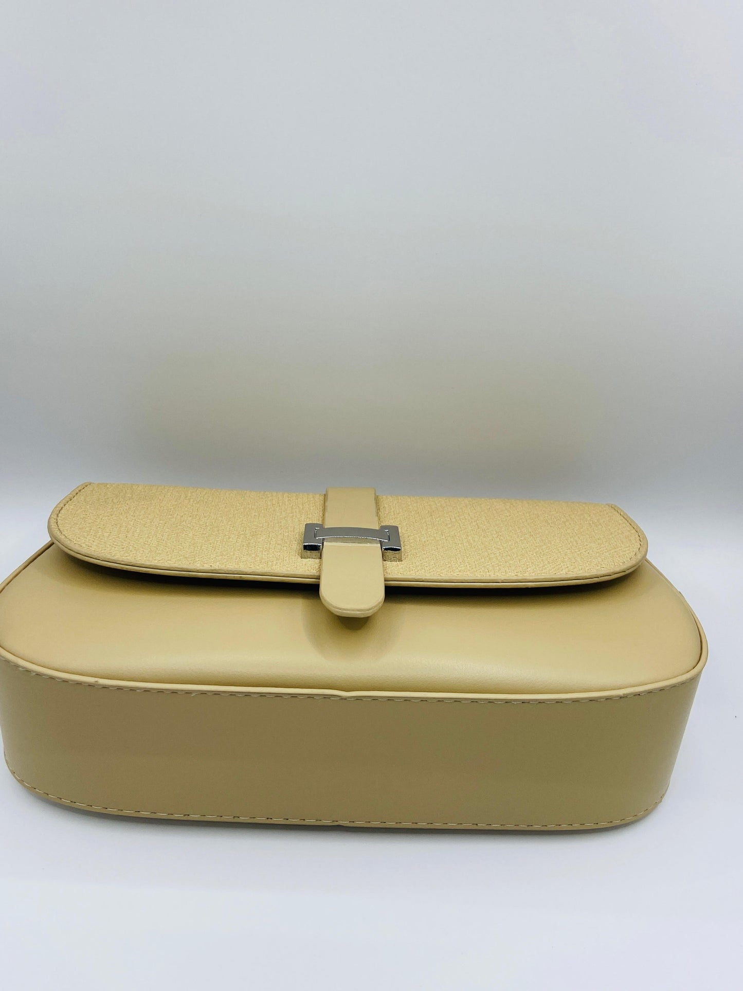 This handbag is a structured, genuine leather tote-style bag designed for modern women who value both elegance and functionality.