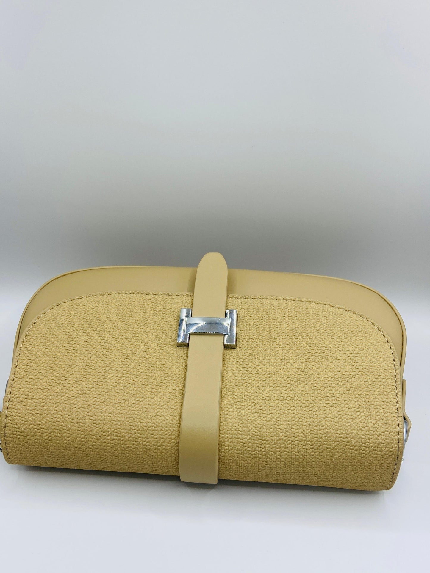 This handbag is a structured, genuine leather tote-style bag designed for modern women who value both elegance and functionality.