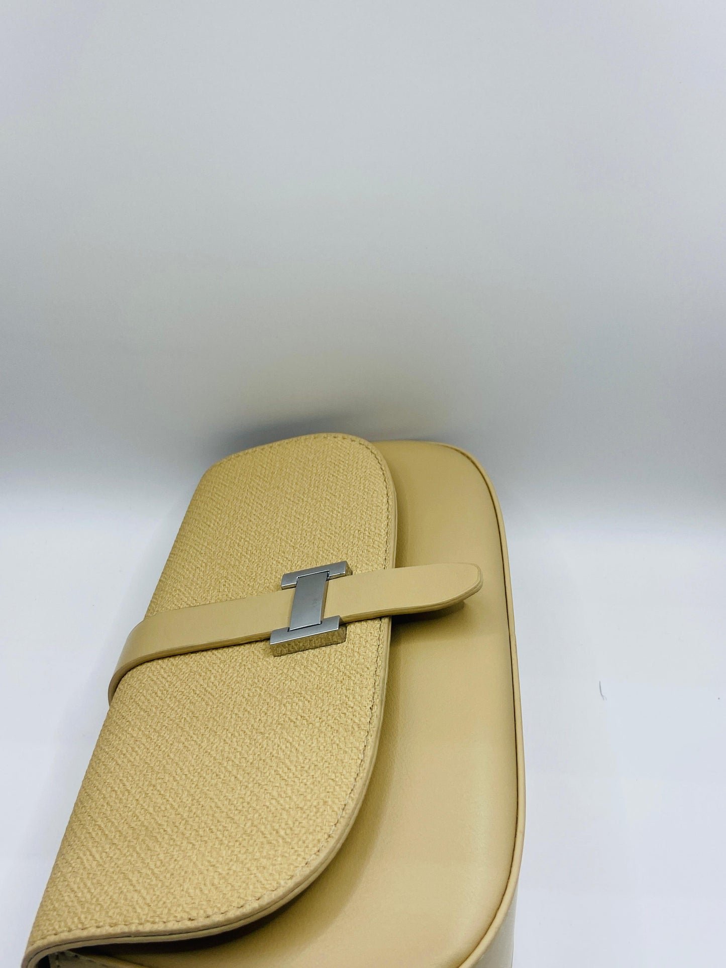 This handbag is a structured, genuine leather tote-style bag designed for modern women who value both elegance and functionality.