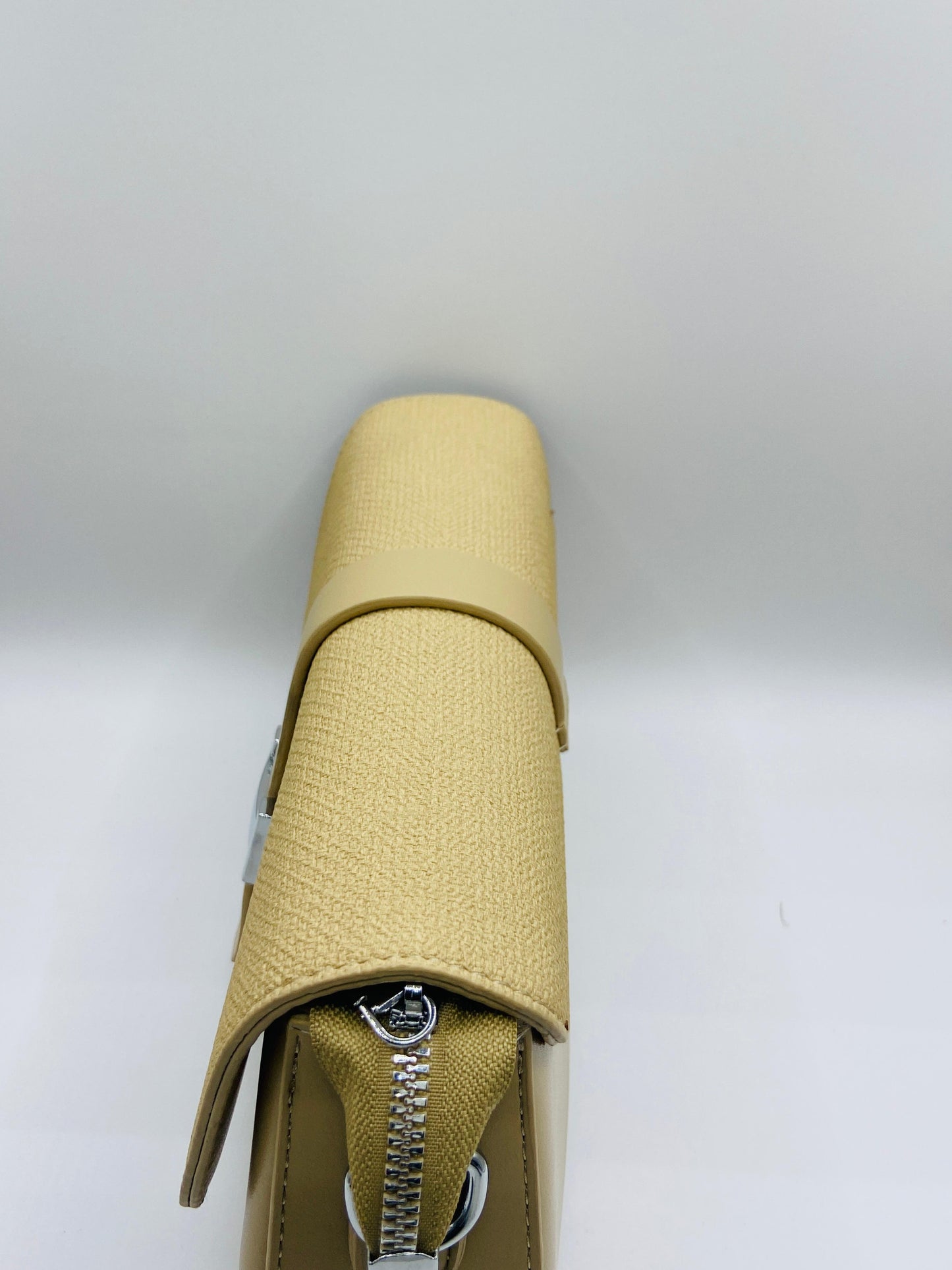 This handbag is a structured, genuine leather tote-style bag designed for modern women who value both elegance and functionality.