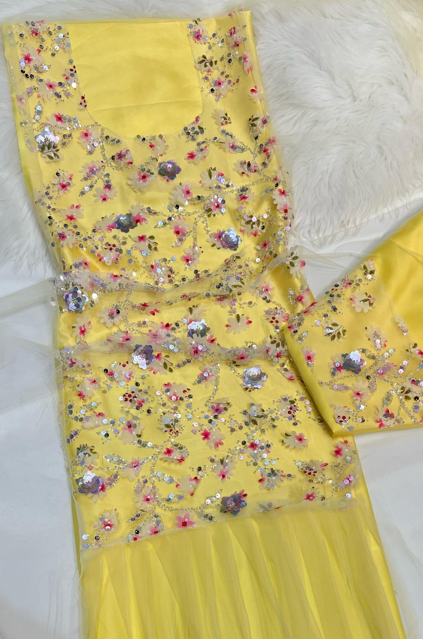 This Jadam dress is crafted from high-quality tur fabric and lined with soft Armani silk,
