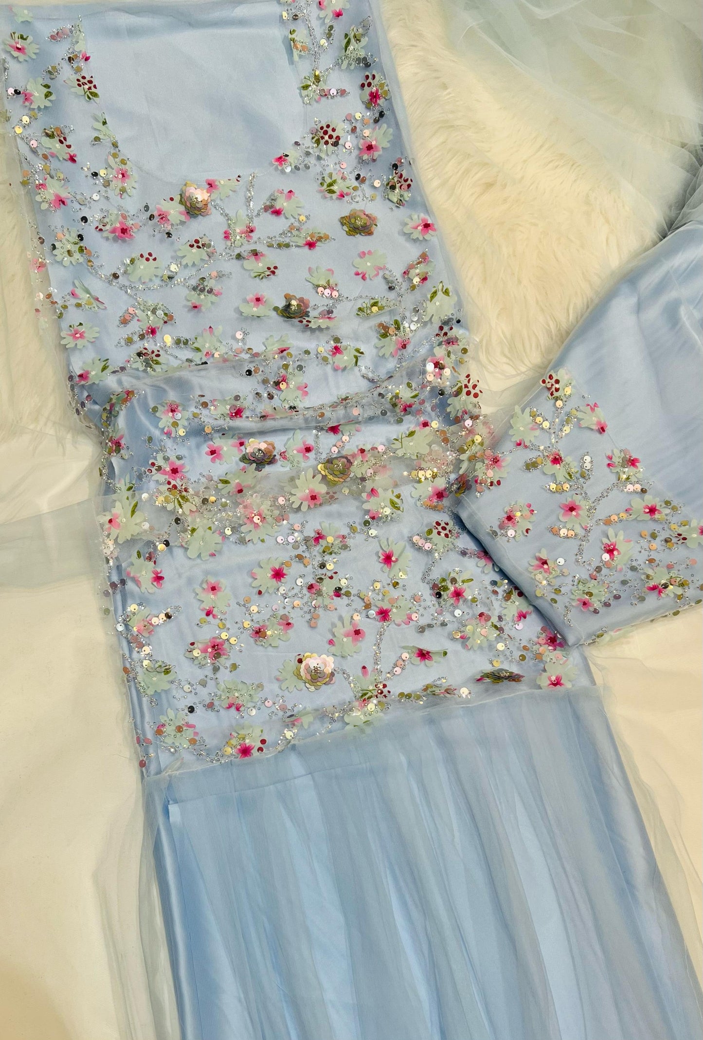 This Jadam dress is crafted from high-quality tur fabric and lined with soft Armani silk,
