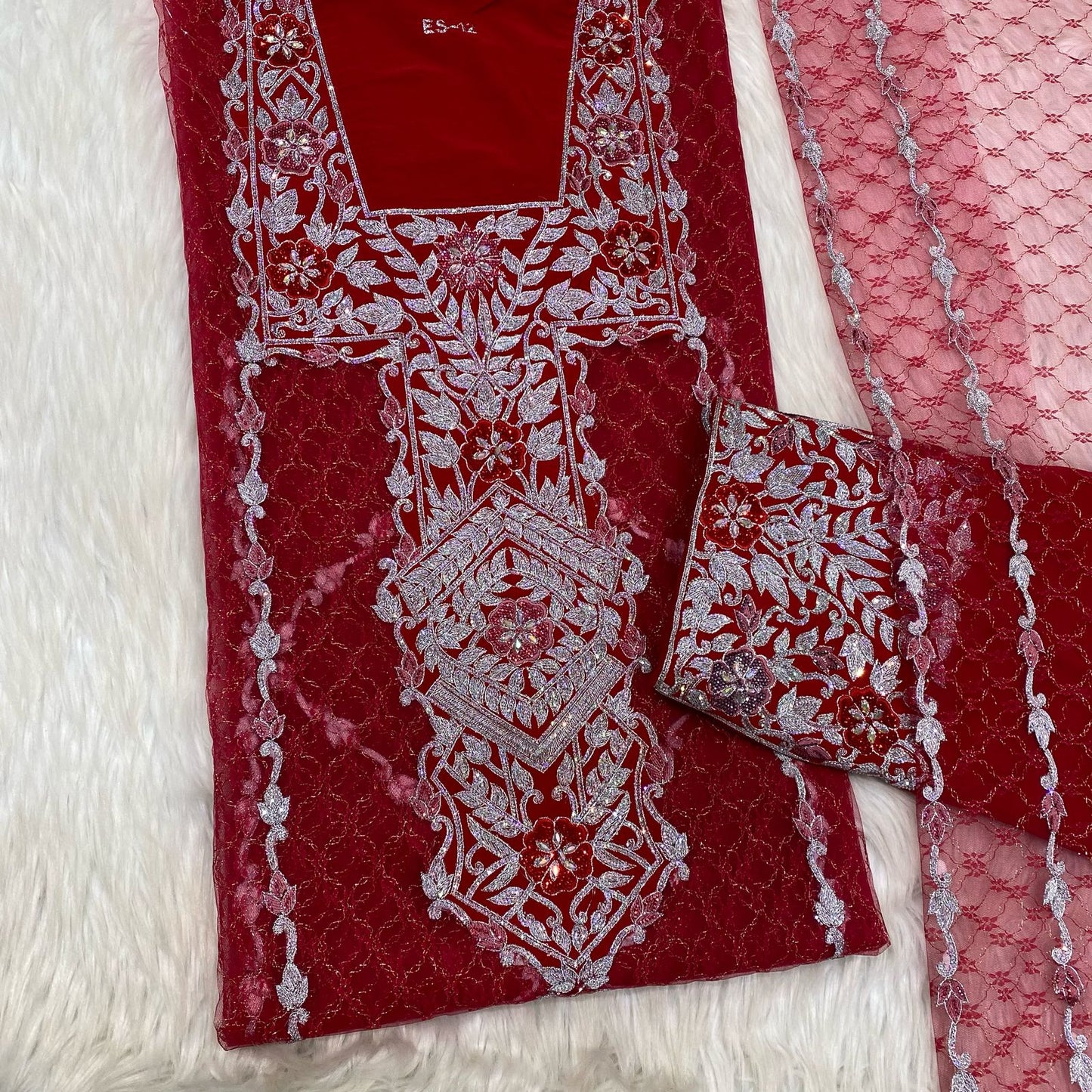 Tob kandura features high-quality
