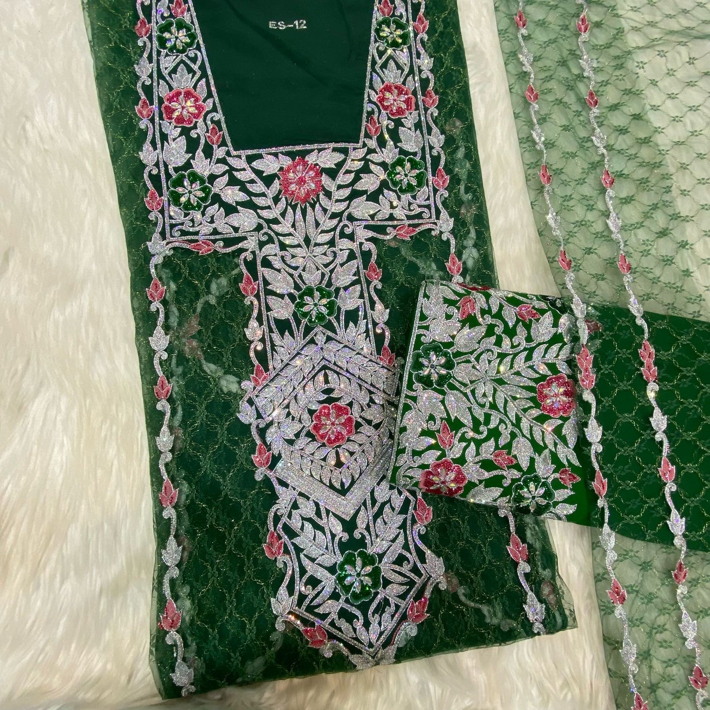 Tob kandura features high-quality