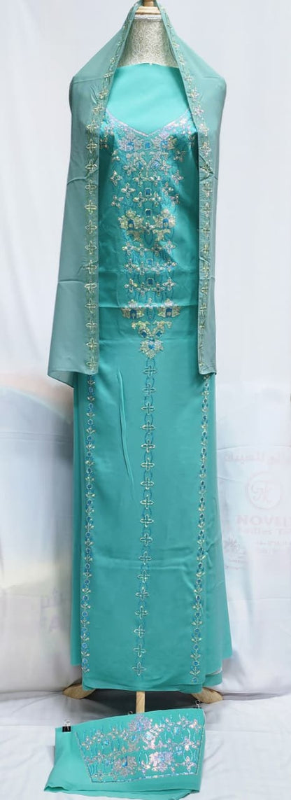 The new collection presents you with luxurious diamonds in a modern design, consisting of elegant pants and a shayla embellished with fine stones that reflect refined taste.