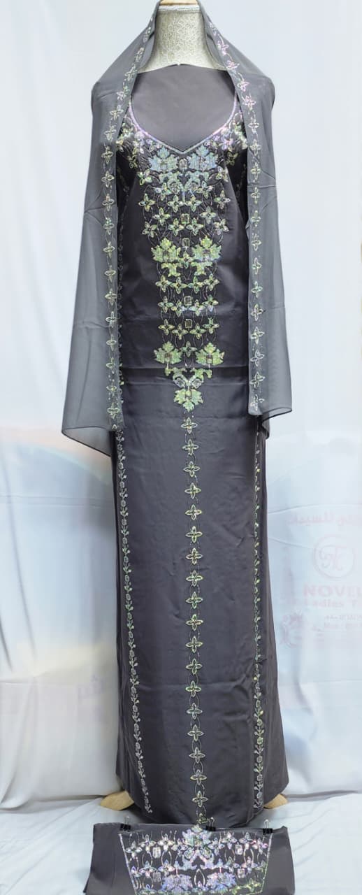The new collection presents you with luxurious diamonds in a modern design, consisting of elegant pants and a shayla embellished with fine stones that reflect refined taste.