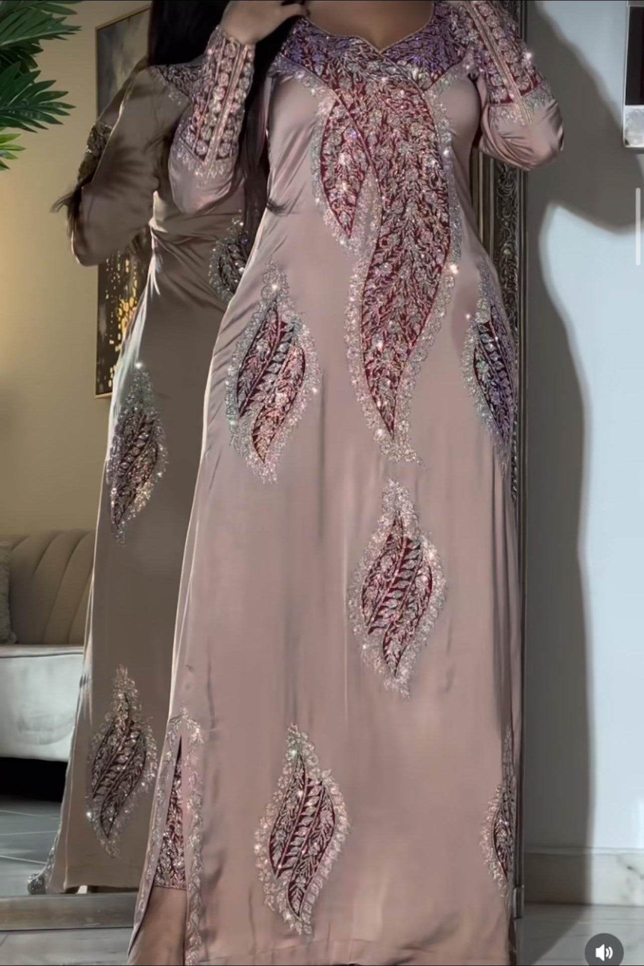 This product  Silk Almas features rough diamond pieces expertly crafted to Western standards, ensuring exceptional quality and a unique artistic touch