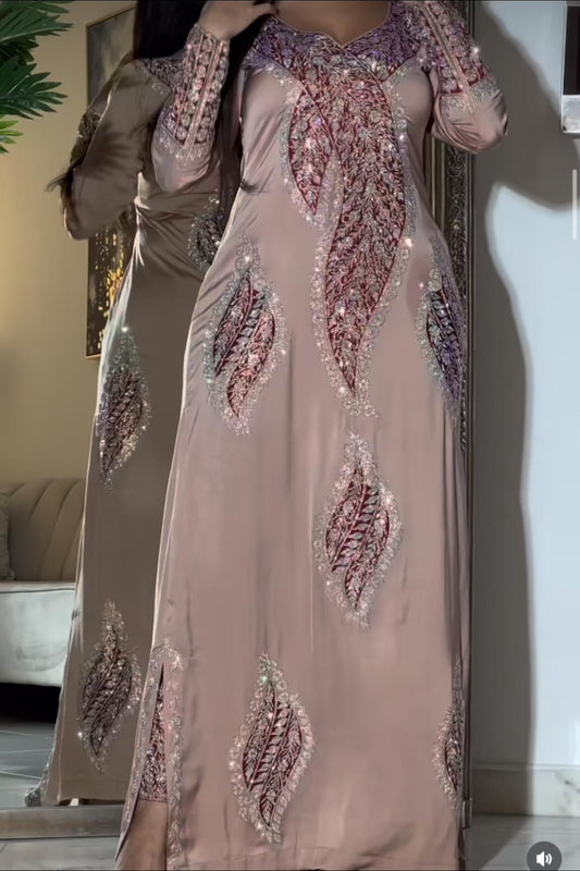 This product  Silk Almas features rough diamond pieces expertly crafted to Western standards, ensuring exceptional quality and a unique artistic touch