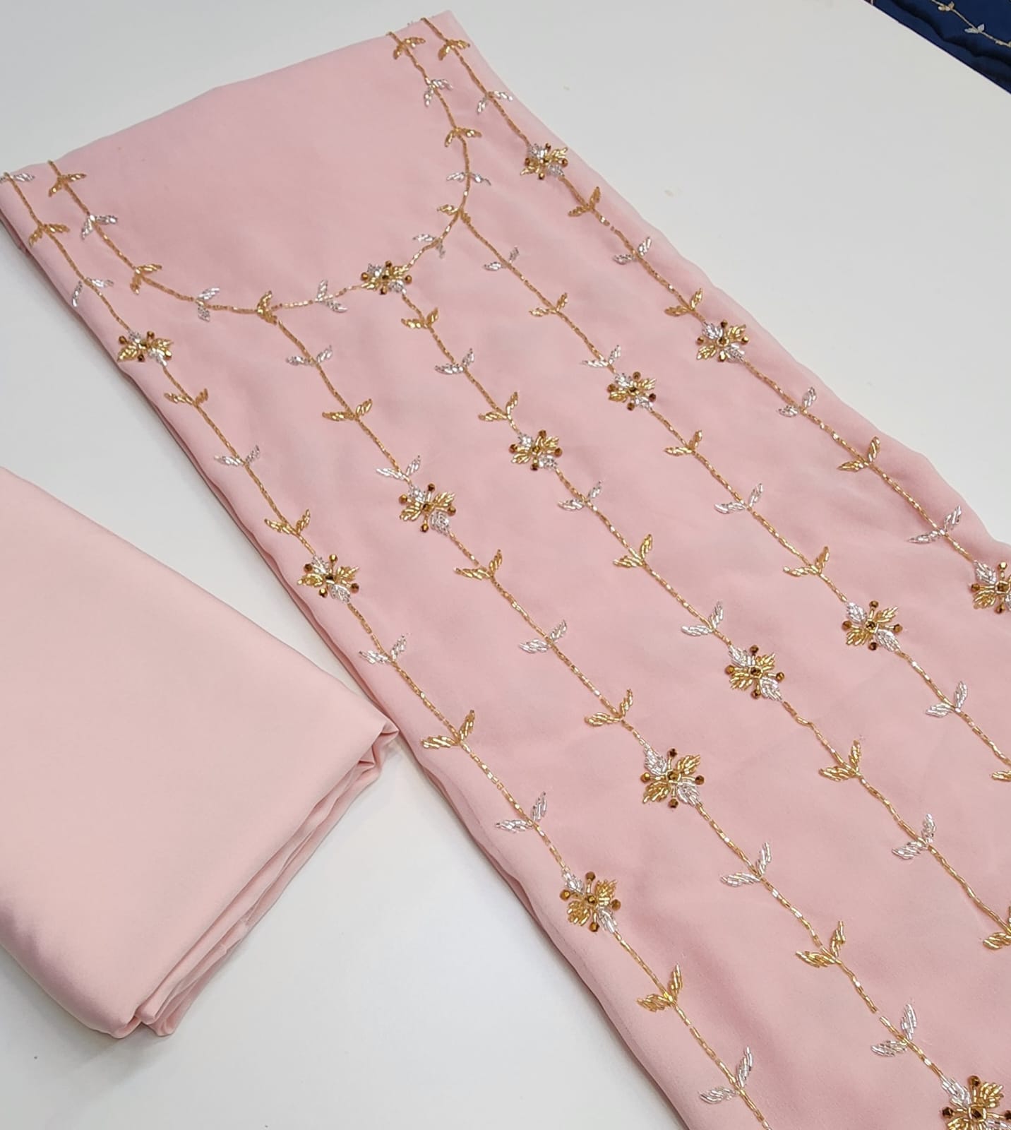 This chiffon dress features an elegant lining and is fully embellished with delicate beading, adding a touch of luxury and sophistication