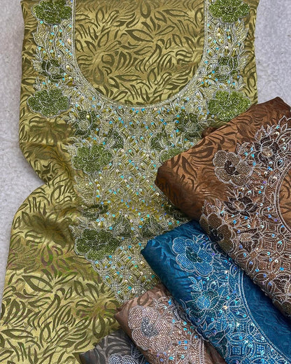 This new silk fabric features 3D jacquard embroidery, embroidered No. 6 stones, and new beads, adding a luxurious and unique touch.