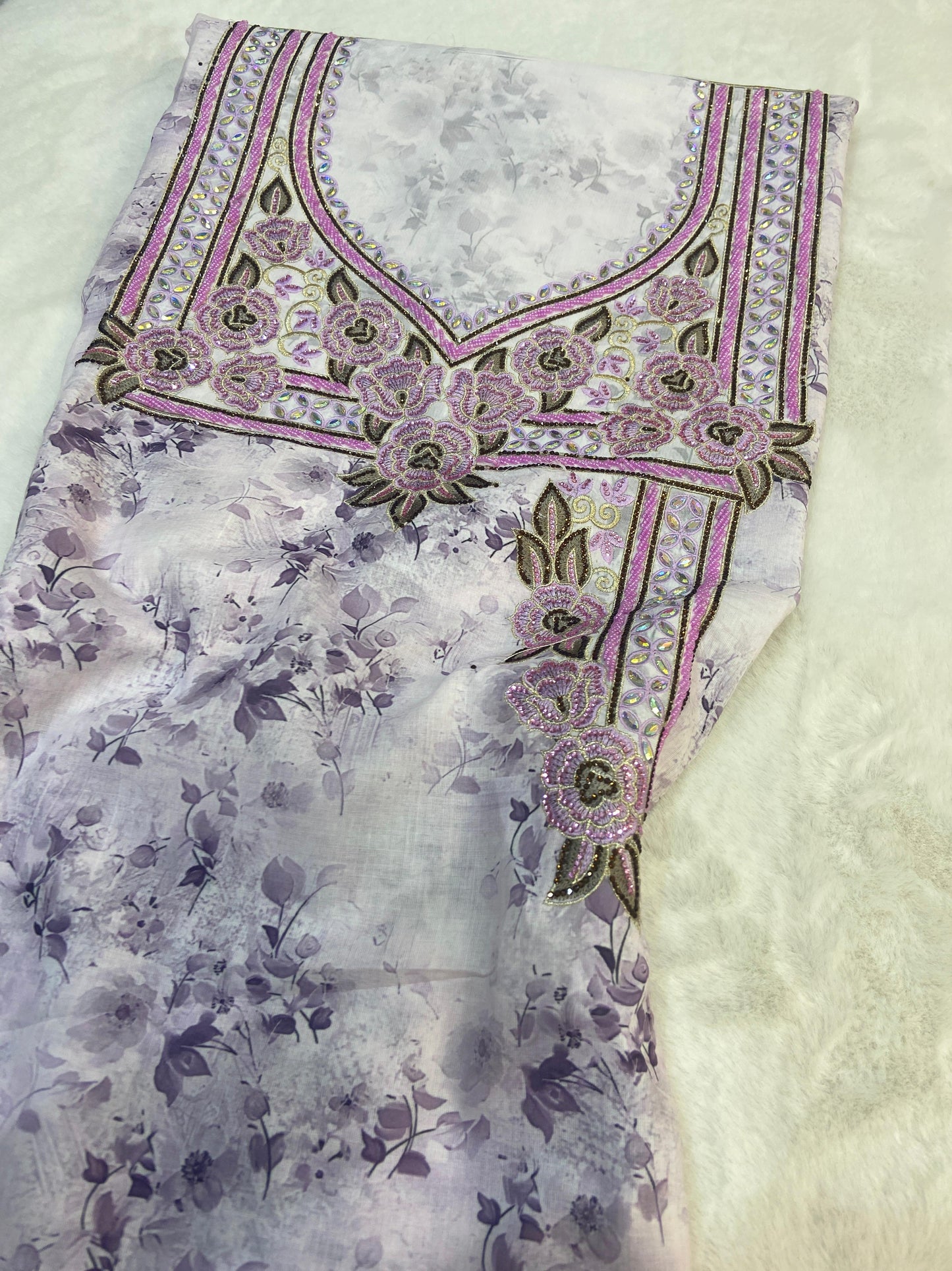 New digital cotton embellished with a six-pointed star design and elegant beads, combining elegance and high quality