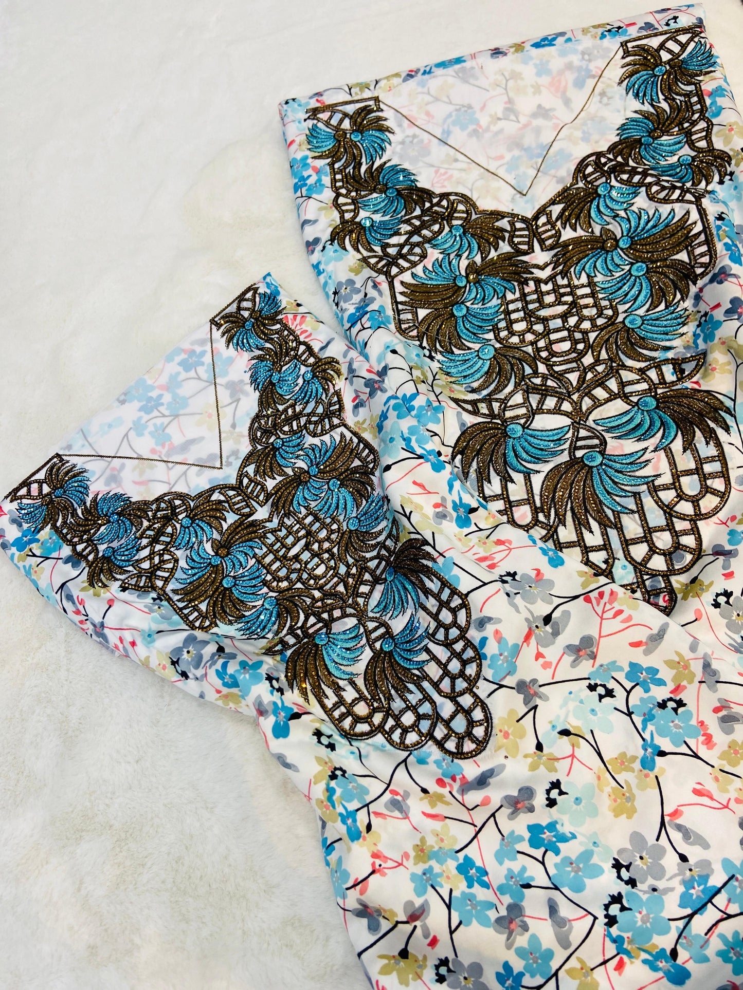 Shine with the new Umm Bint Indonesian silk set, an exclusive design that combines luxury and comfort.