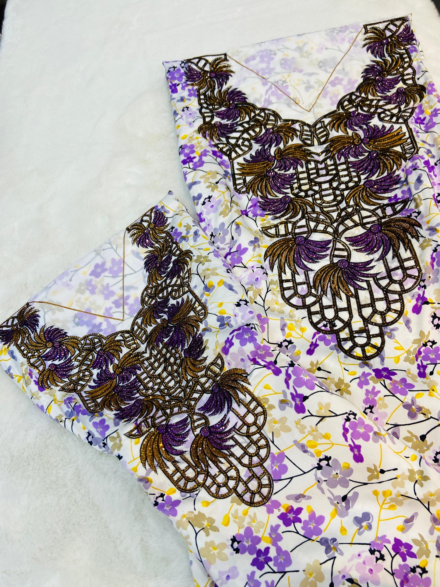 Shine with the new Umm Bint Indonesian silk set, an exclusive design that combines luxury and comfort.
