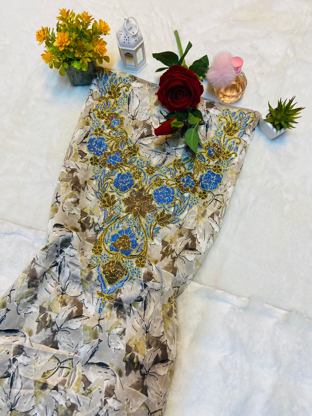 This new Indonesian silk features an intricate 3D design with six-pointed squares, adding a luxurious