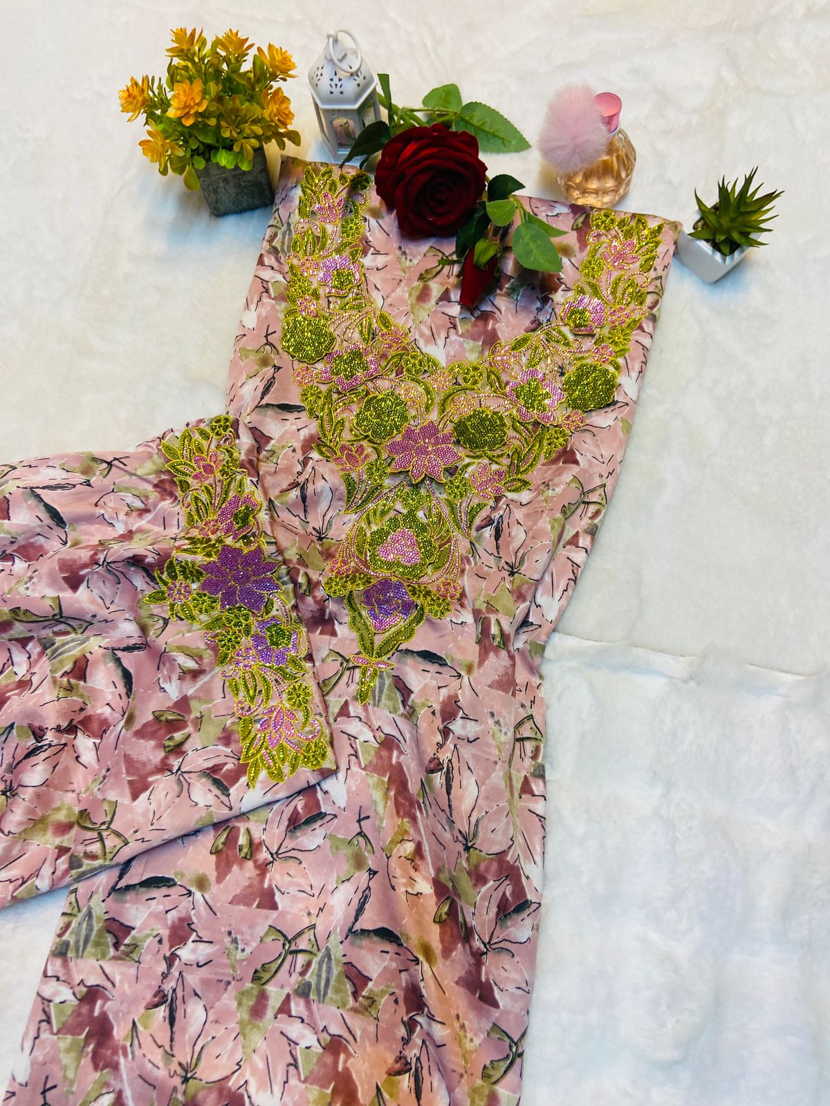 This new Indonesian silk features an intricate 3D design with six-pointed squares, adding a luxurious