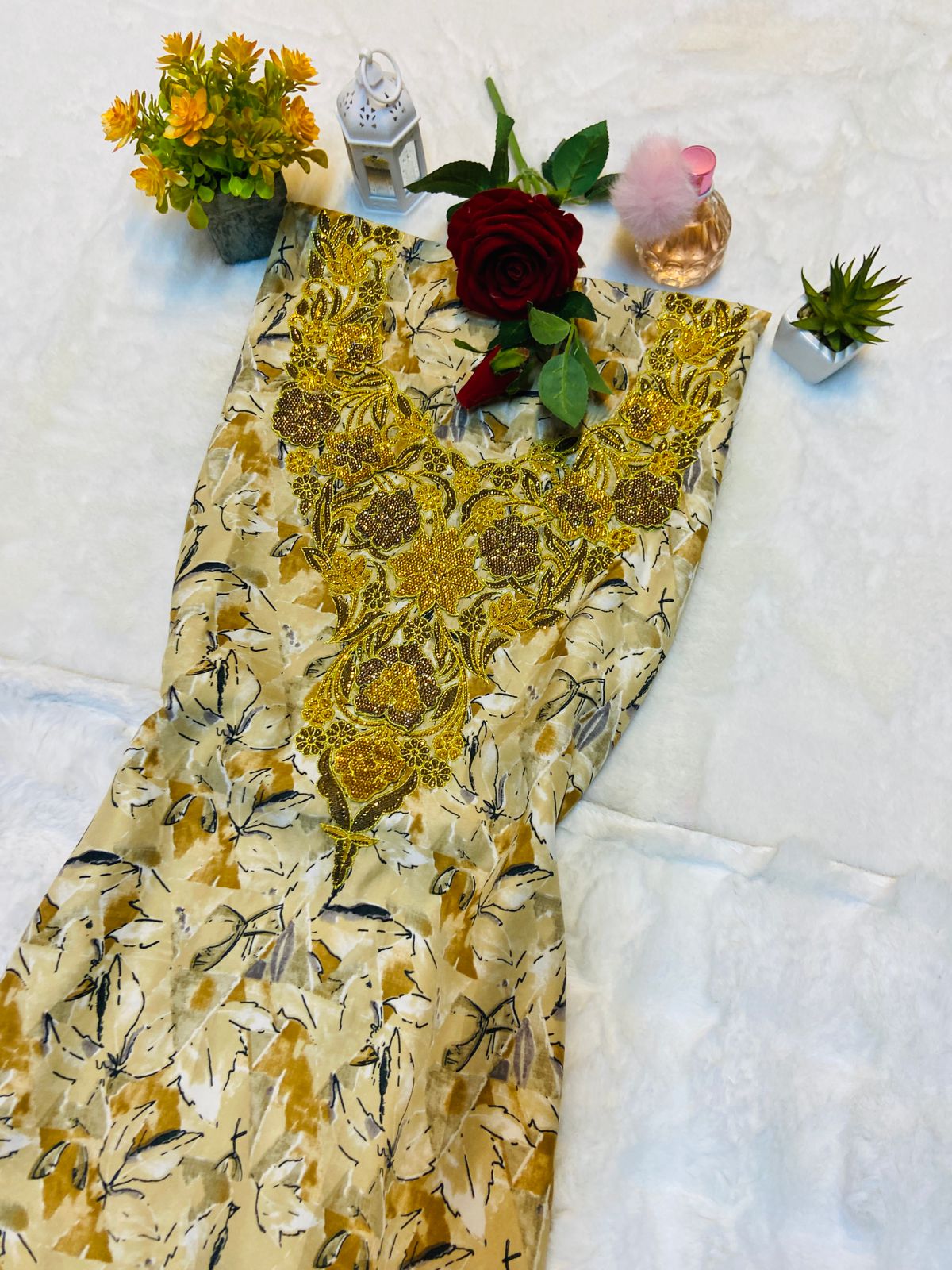 This new Indonesian silk features an intricate 3D design with six-pointed squares, adding a luxurious