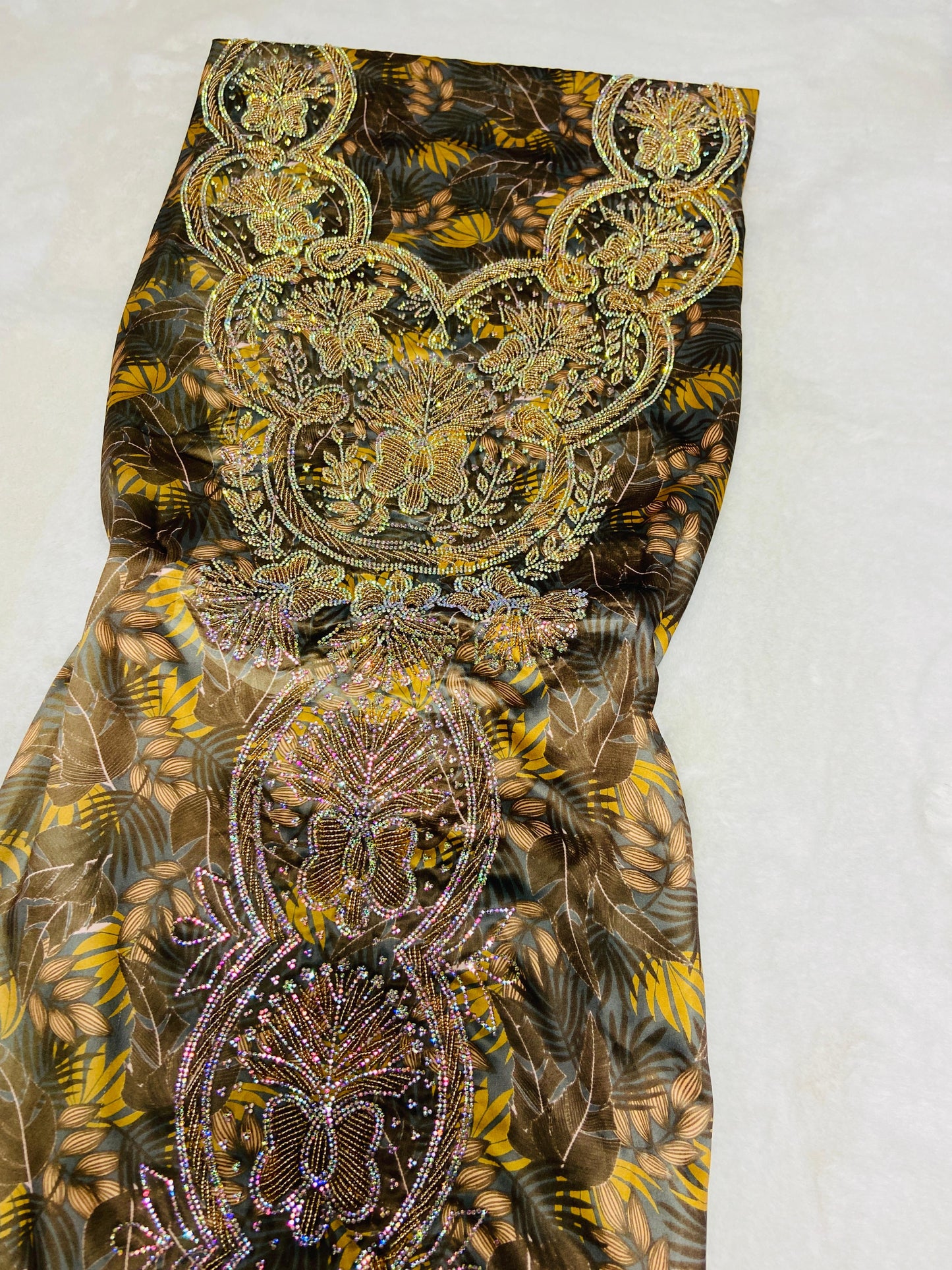 Enjoy the luxury of new digital silk, featuring an integrated design with six-pointed stones and exquisite khars embroidery