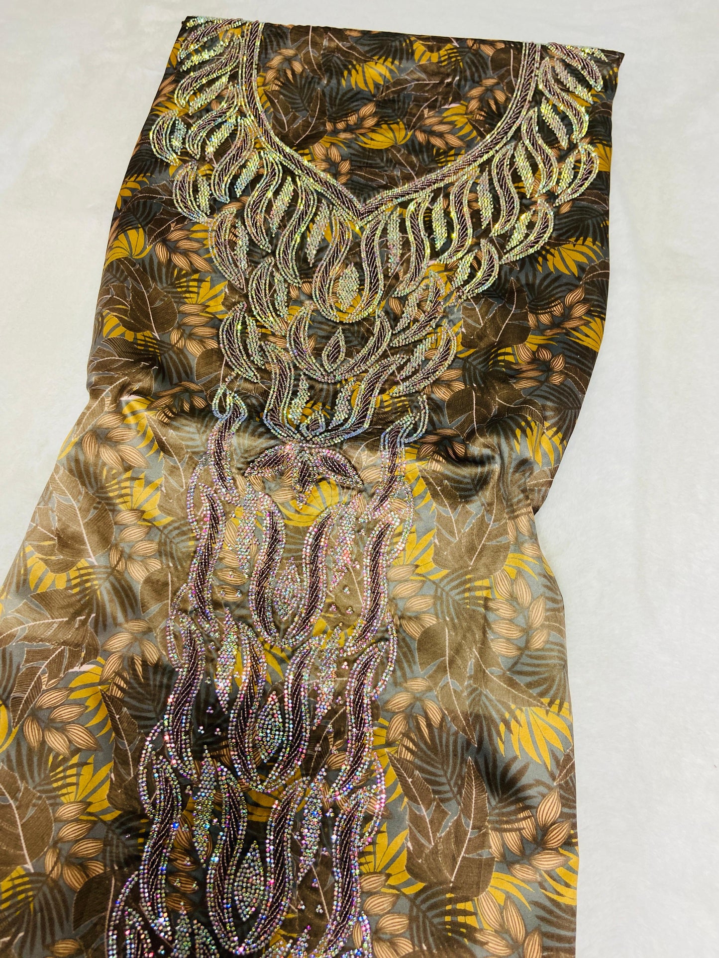 Enjoy the luxury of new digital silk, featuring an integrated design with six-pointed stones and exquisite khars embroidery