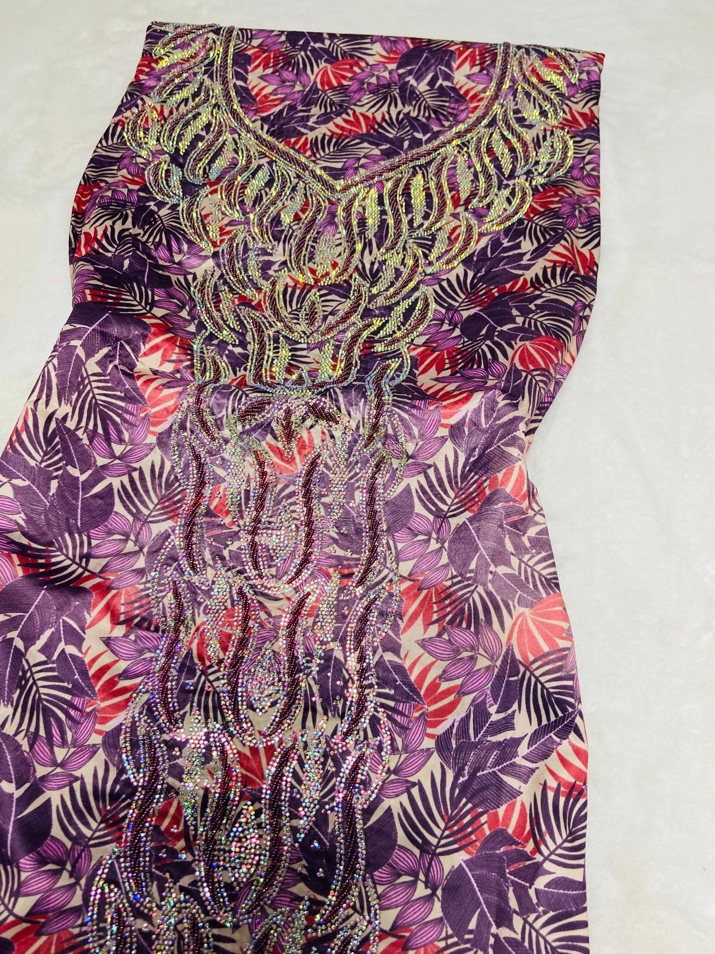 Enjoy the luxury of new digital silk, featuring an integrated design with six-pointed stones and exquisite khars embroidery