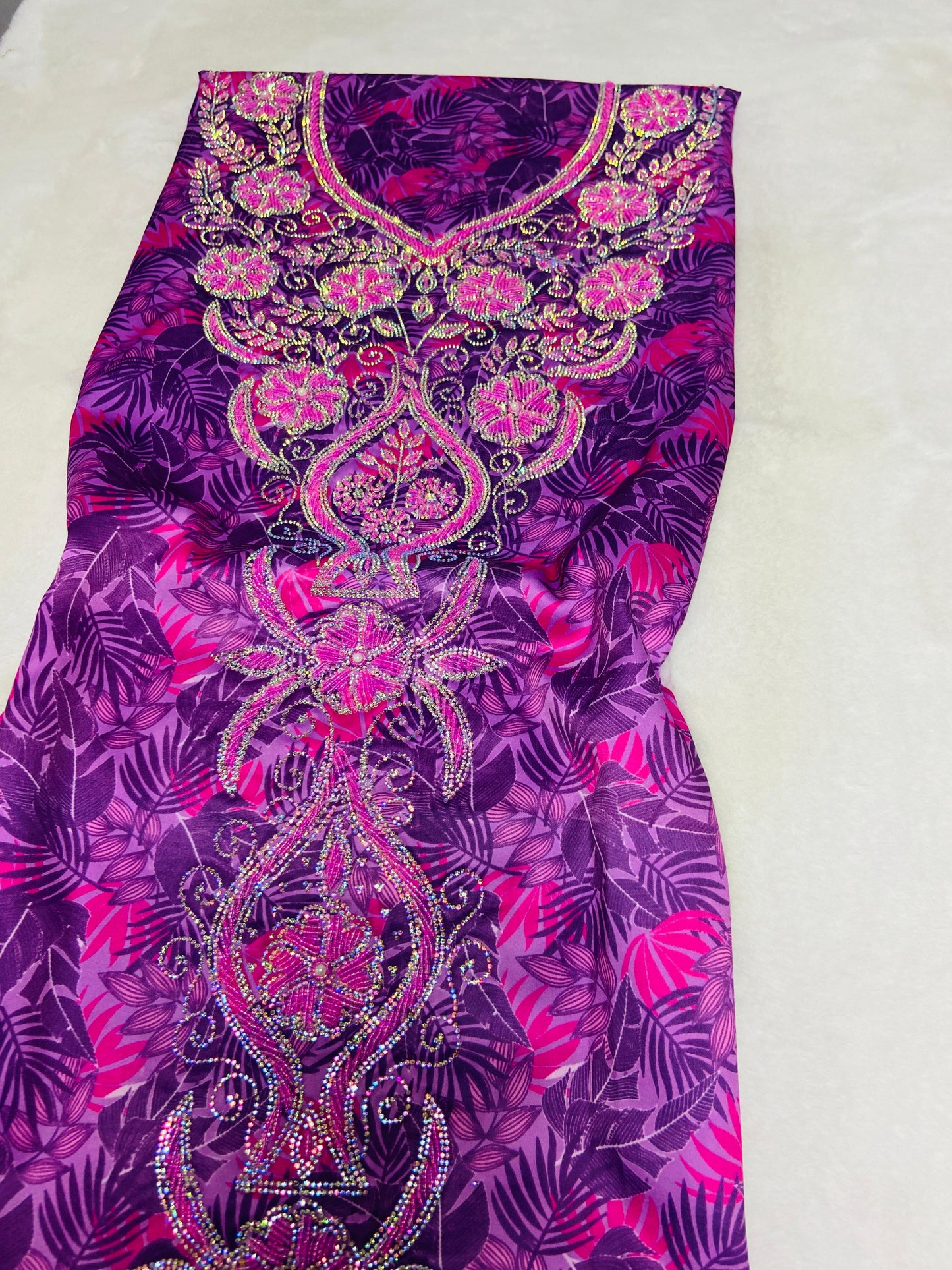 Enjoy the luxury of new digital silk, featuring an integrated design with six-pointed stones and exquisite khars embroidery