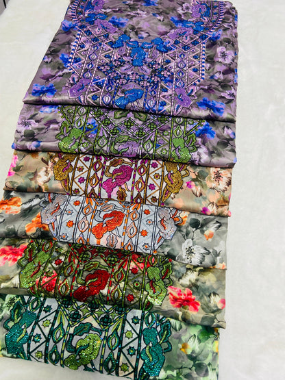 This new digital silk features an intricate design with six original scalloped bezels