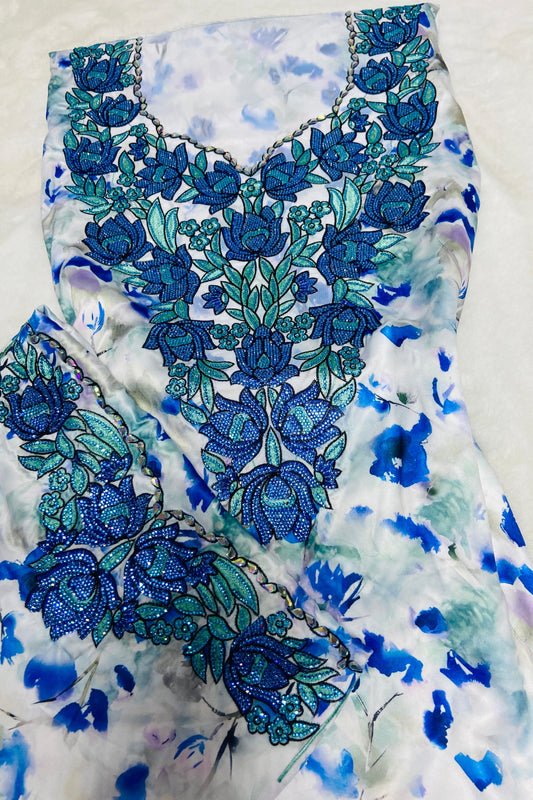 This new digital silk features an intricate design with six original scalloped bezels