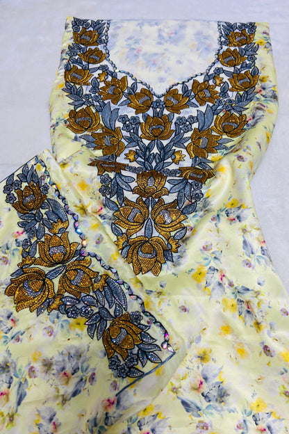 This new digital silk features an intricate design with six original scalloped bezels,