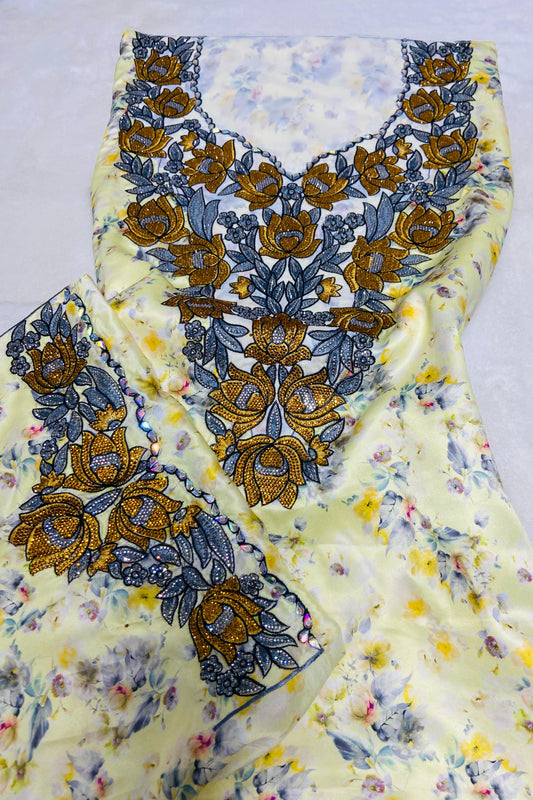 This new digital silk features an intricate design with six original scalloped bezels,