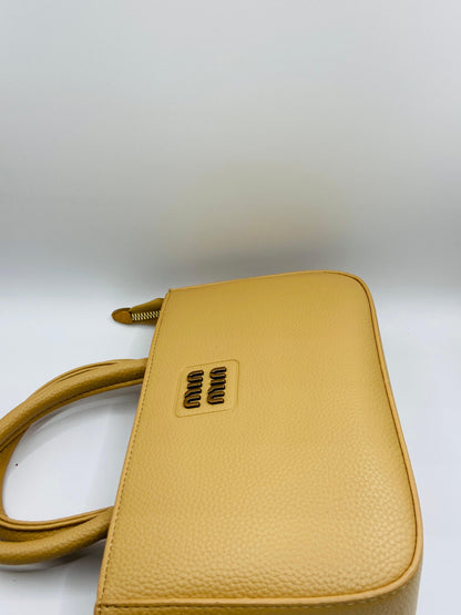 This handbag is a structured, genuine leather tote-style bag designed for modern women who value both elegance and functionality.