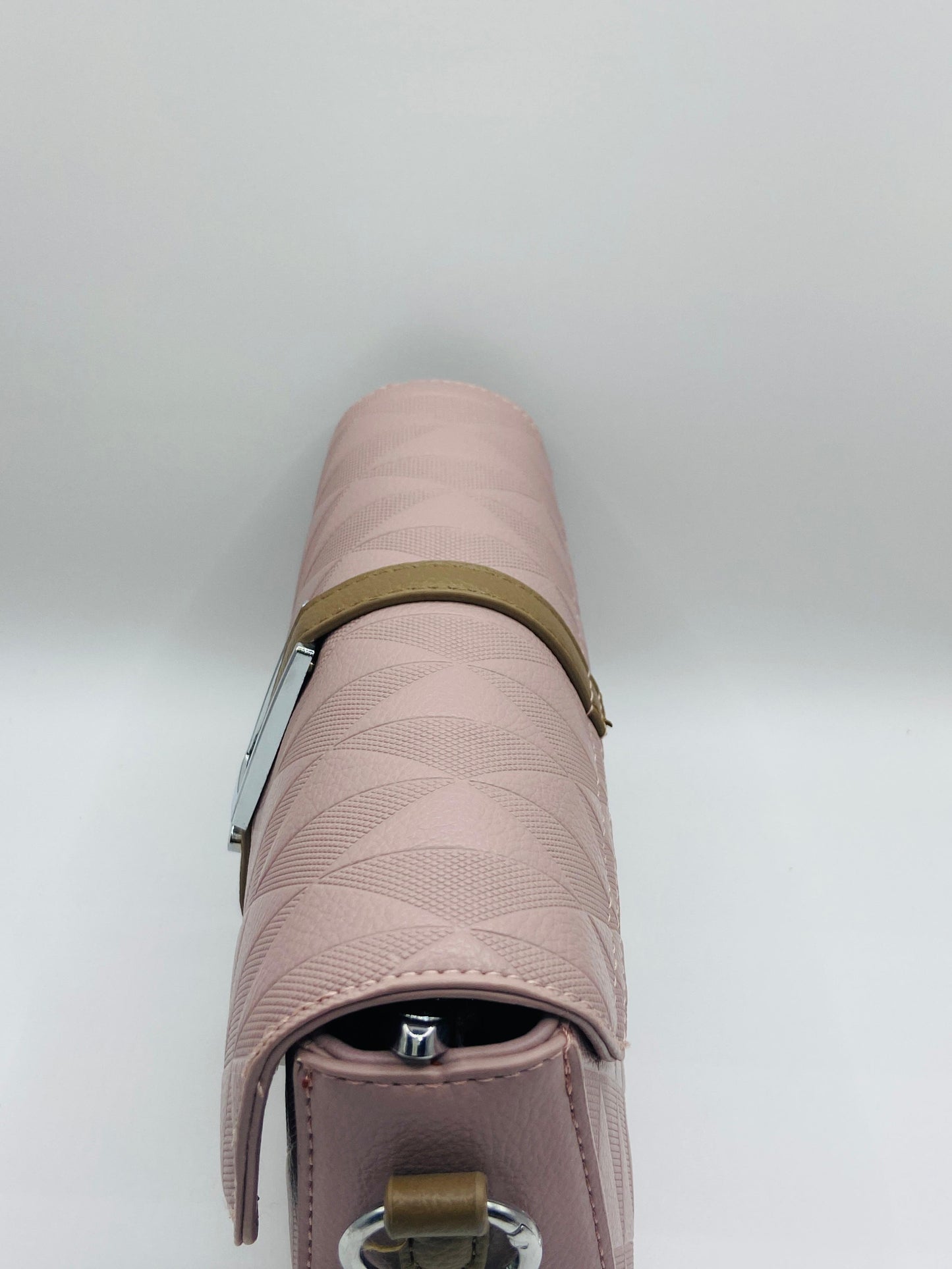 This handbag is a structured, genuine leather tote-style bag designed for modern women who value both elegance and functionality.
