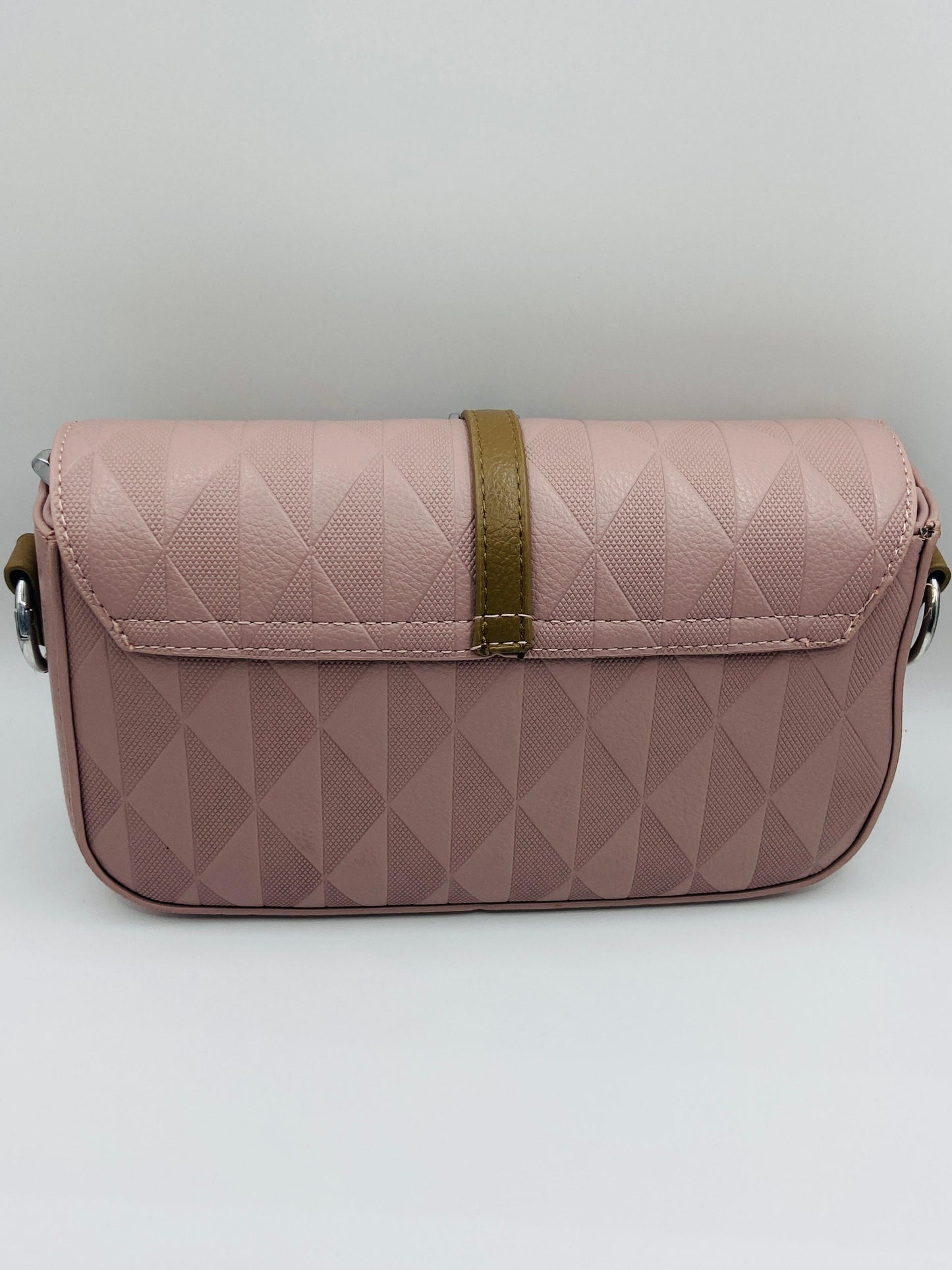 This handbag is a structured, genuine leather tote-style bag designed for modern women who value both elegance and functionality.