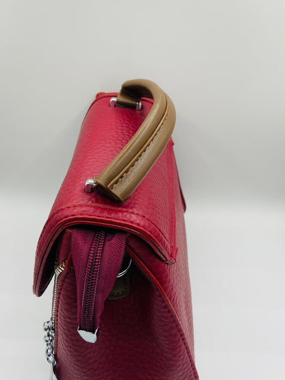 This handbag is a structured, genuine leather tote-style bag designed for modern women who value both elegance and functionality.