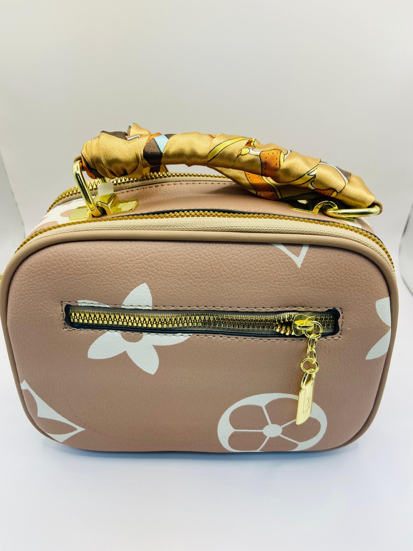 This handbag is a structured, genuine leather tote-style bag designed for modern women who value both elegance and functionality.