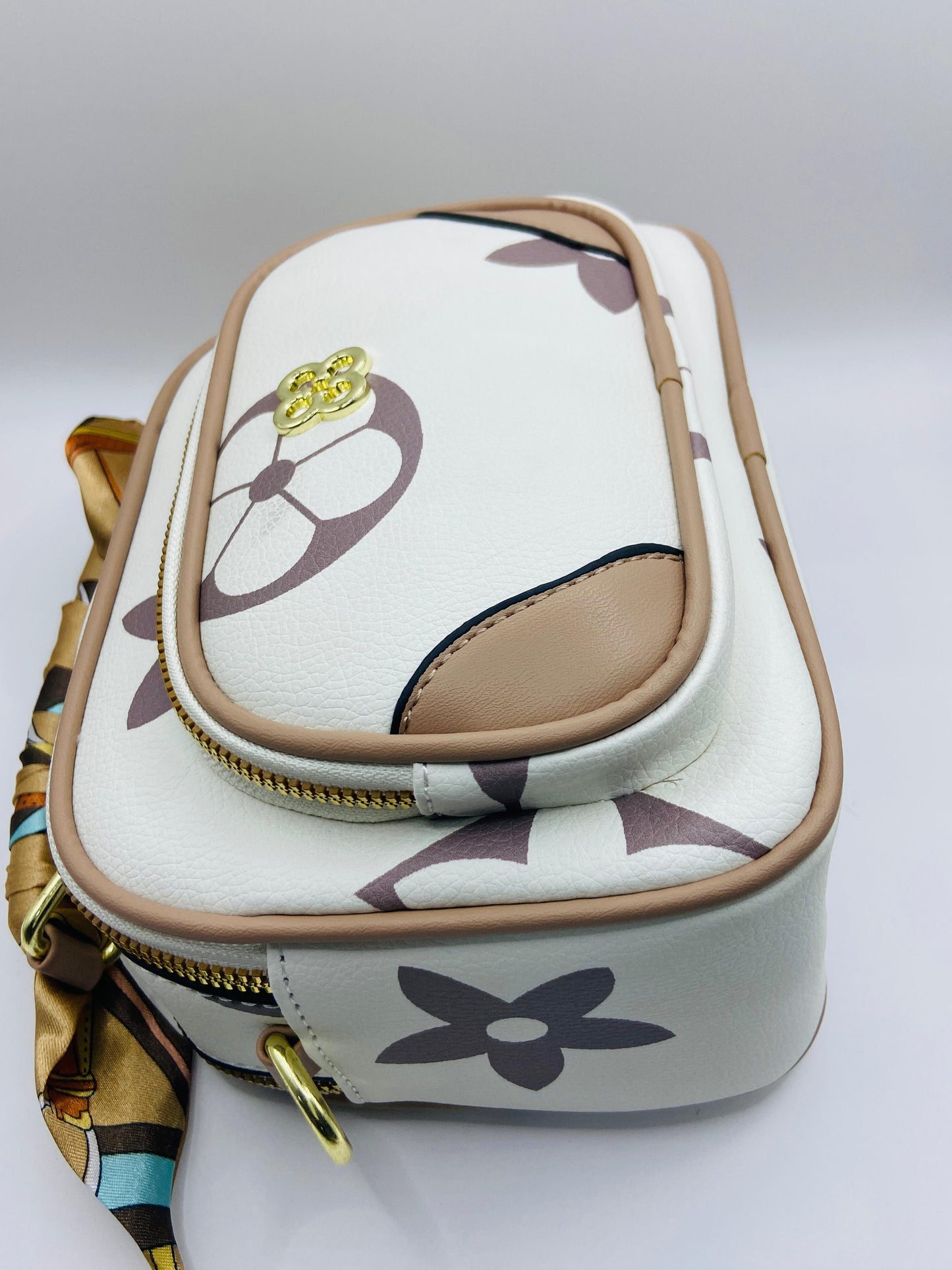 This handbag is a structured, genuine leather tote-style bag designed for modern women who value both elegance and functionality.