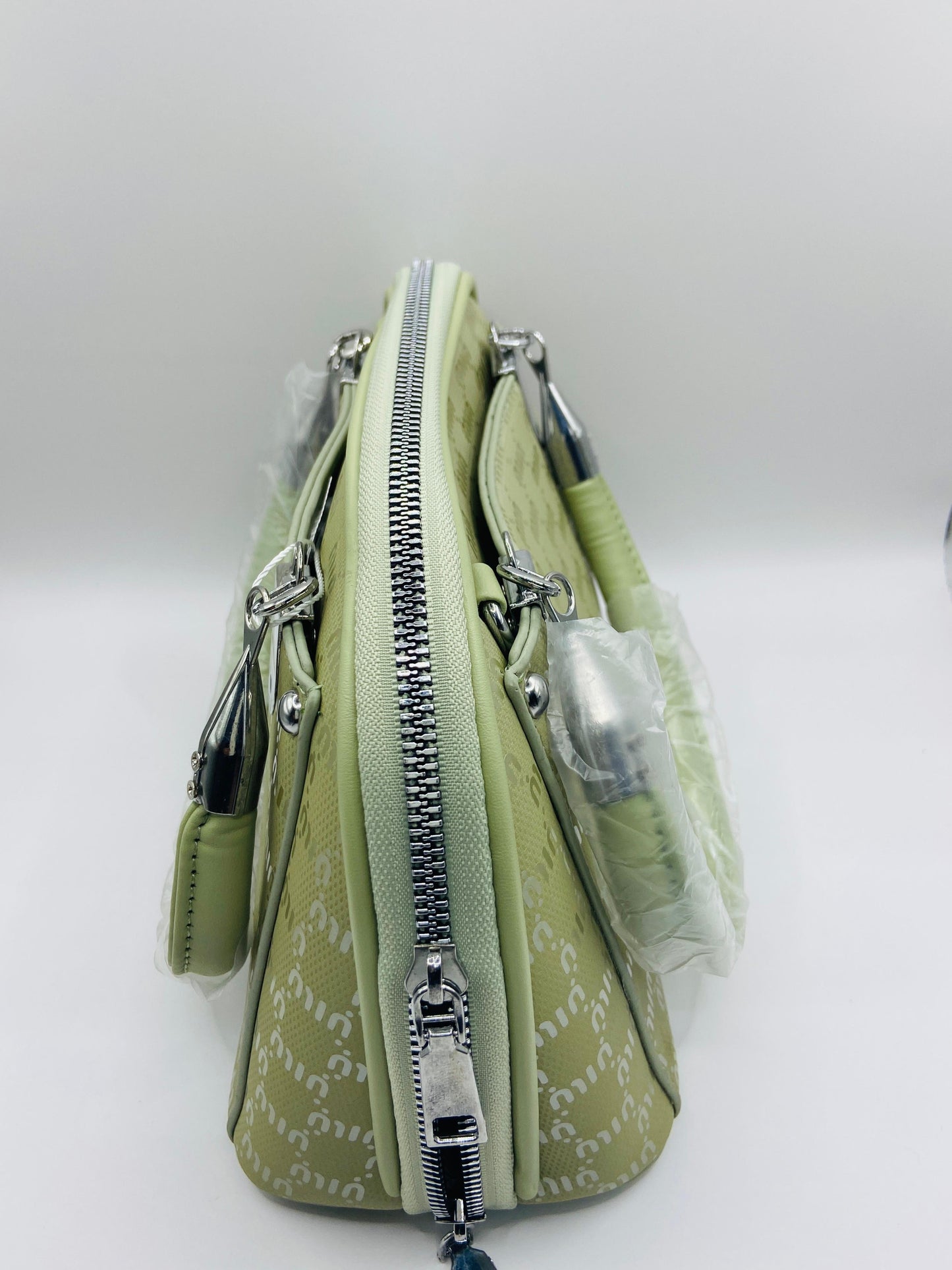 This handbag is a structured, genuine leather tote-style bag designed for modern women who value both elegance and functionality.