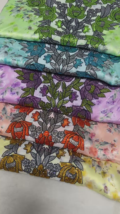 This new digital silk features an intricate design with six original scalloped bezels,