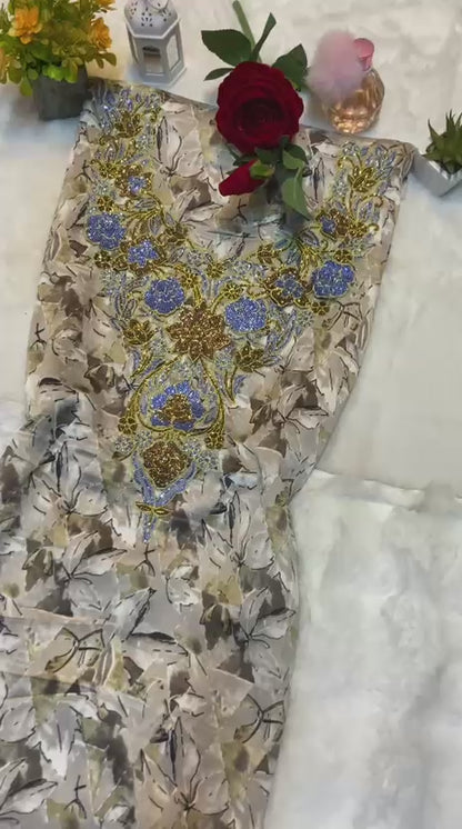 This new Indonesian silk features an intricate 3D design with six-pointed squares, adding a luxurious