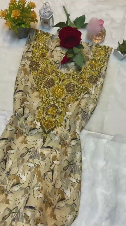 This new Indonesian silk features an intricate 3D design with six-pointed squares, adding a luxurious