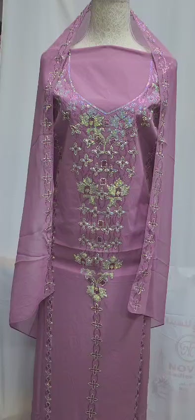 The new collection presents you with luxurious diamonds in a modern design, consisting of elegant pants and a shayla embellished with fine stones that reflect refined taste.