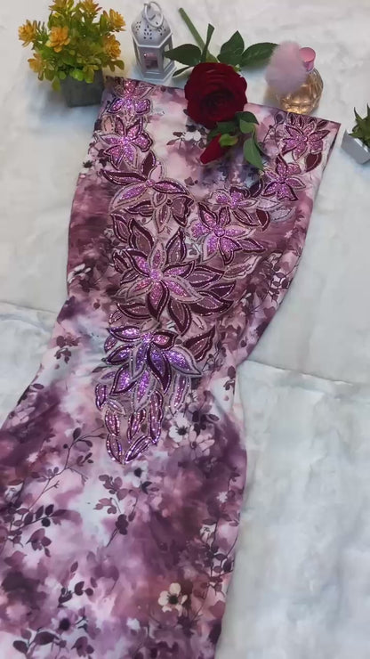 This digital silk features a new design embellished with six elegant metropolitan gems, giving it a luxurious and modern look
